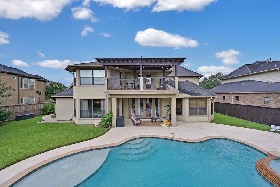 7 Bedroom Luxury Retreat | Pool Hot Tub | Monthly image 1
