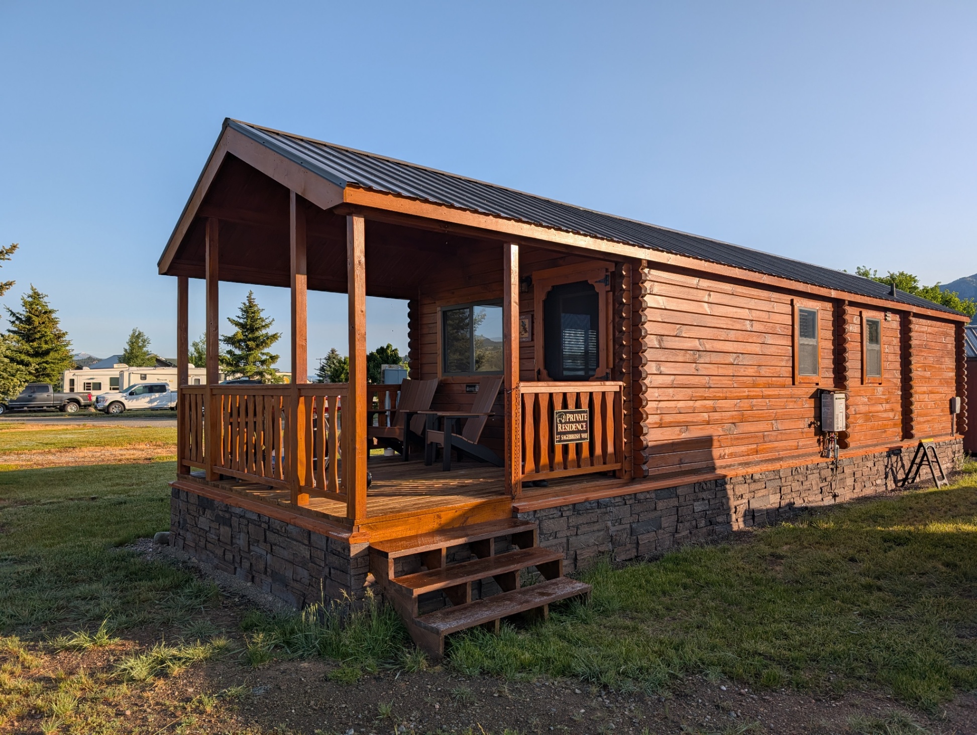 Cabin Exterior / Front Deck