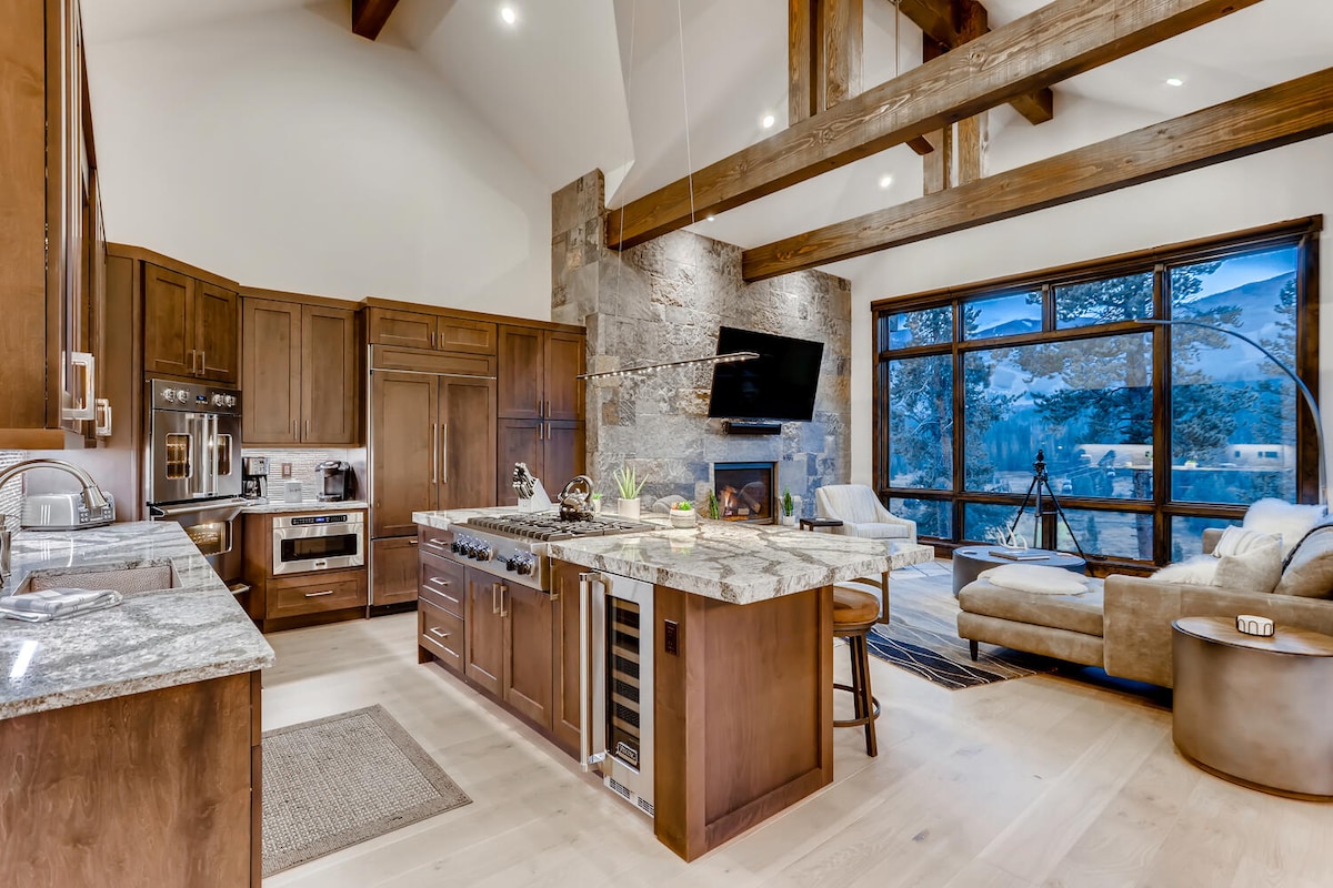 luxury-mountain-home-hottub-gondolaaccess-views/