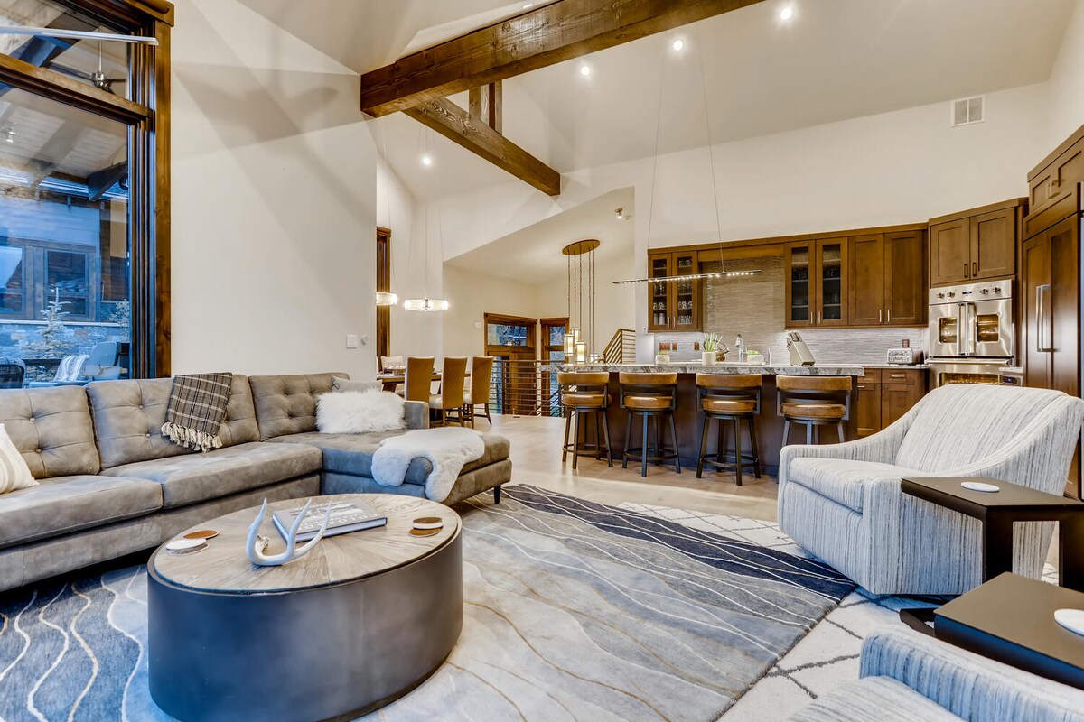 luxury-mountain-home-hottub-gondolaaccess-views/