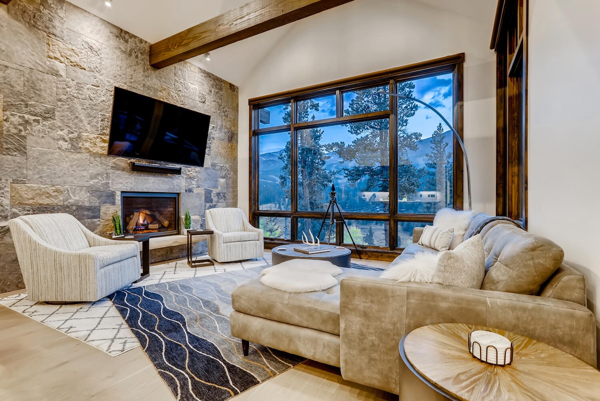 luxury-mountain-home-hottub-gondolaaccess-views/