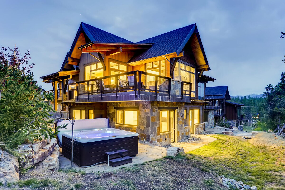 luxury-mountain-home-hottub-gondolaaccess-views/