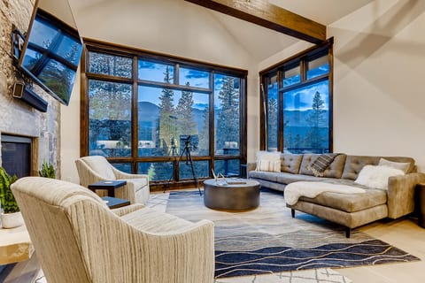 Living Room with Unobstructed views of Ski Resort