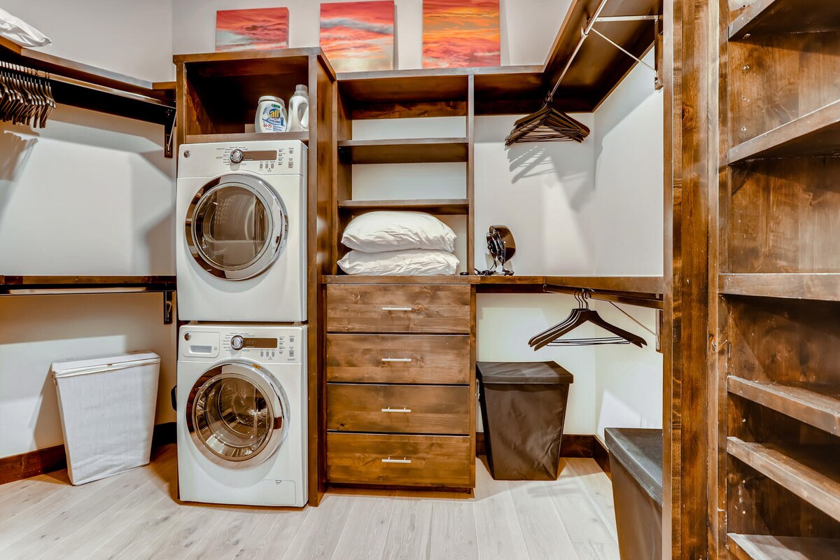 luxury-mountain-home-hottub-gondolaaccess-views/