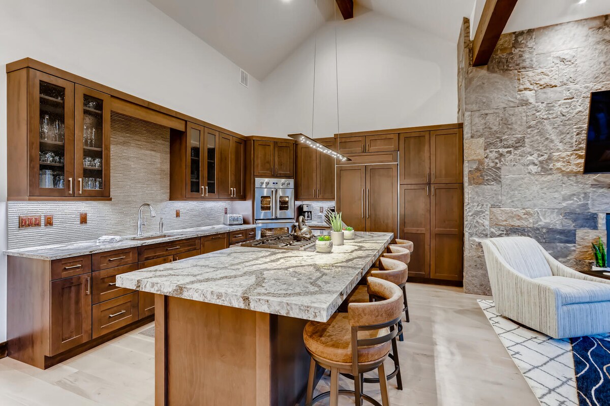 luxury-mountain-home-hottub-gondolaaccess-views/