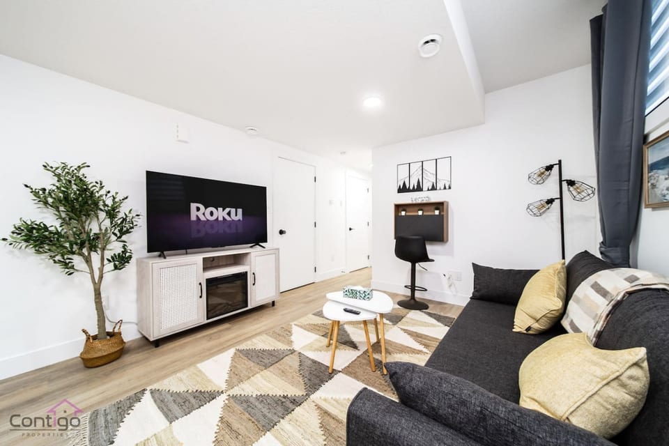 The Zen Den | King Bed | Near DT,WEM | HeatedFloor - Edmonton