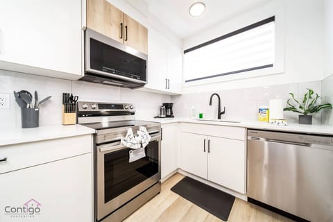 The Zen Den | King Bed | Near DT,WEM | HeatedFloor