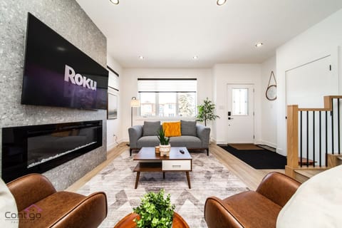 Urban Zen | AirCon | King Bed | 10 min WEM & DT!