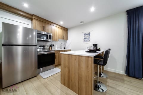 The Sanctuary Suite | Near Rogers & WEM | WiFi!
