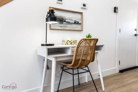 The Sherwood | AirCon | Near WEM & DT | Sleeps 10!