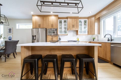 Modern Retreat | AirCon | Backyard | Near DT & WEM