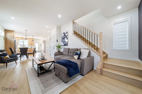 Modern Retreat | AirCon | Backyard | Near DT & WEM