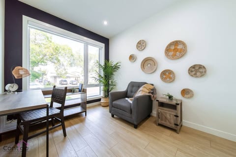 Modern Retreat | AirCon | Backyard | Near DT & WEM
