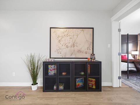 The Canadiana | AC | GameRoom | Sleep 11 | KingBed