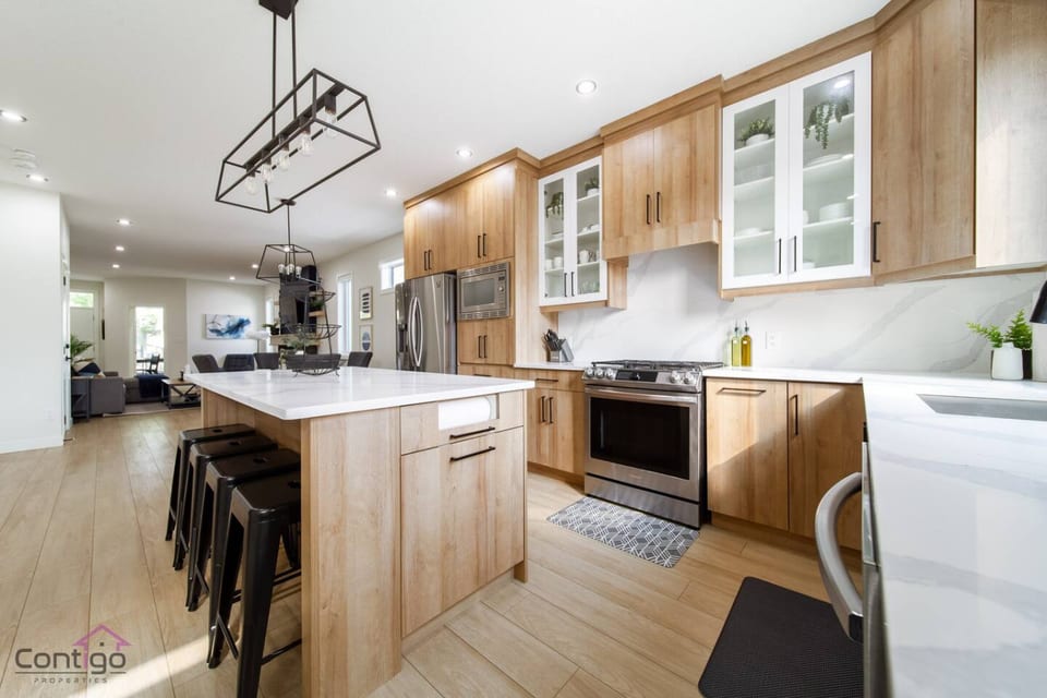 The Jasper | AC | 4 BD | Sleeps 8 | Near DT & WEM! - Edmonton
