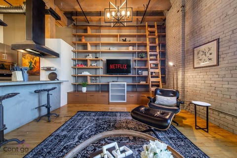 Historic J.D Loft | Near ICE District | UG Parking