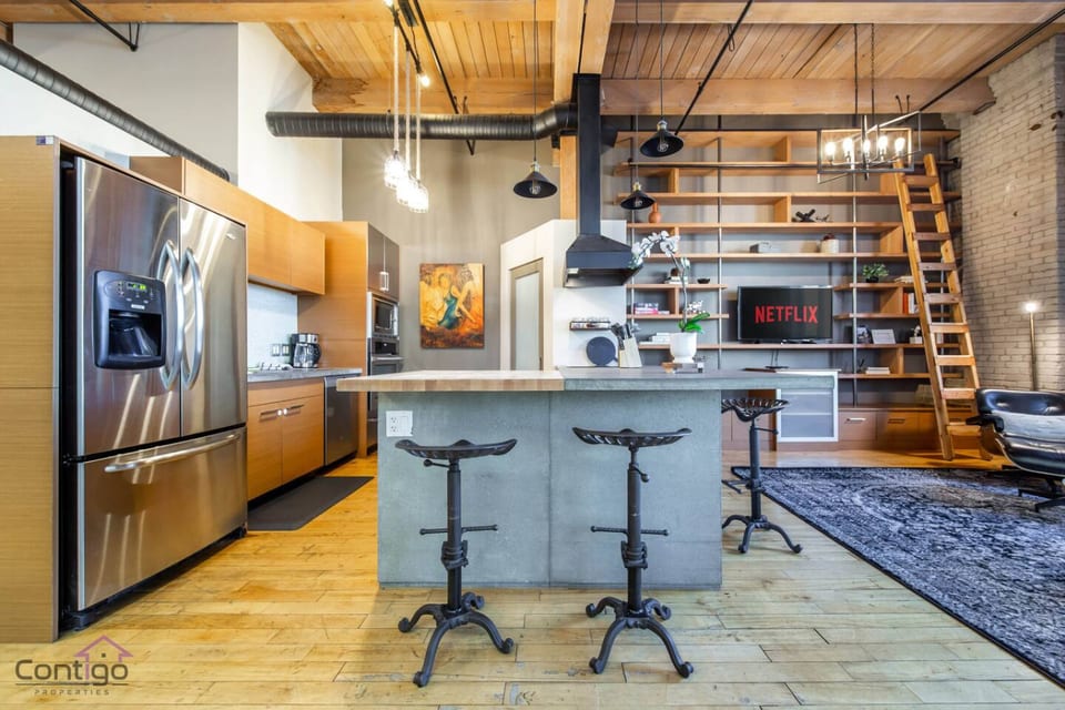 Loft historique J.D | Près du quartier ICE | Parking UG - Edmonton