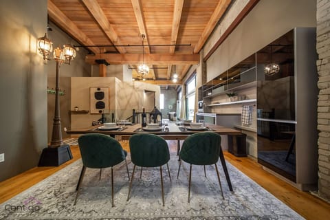 Historic J.D Loft | Near ICE District | UG Parking