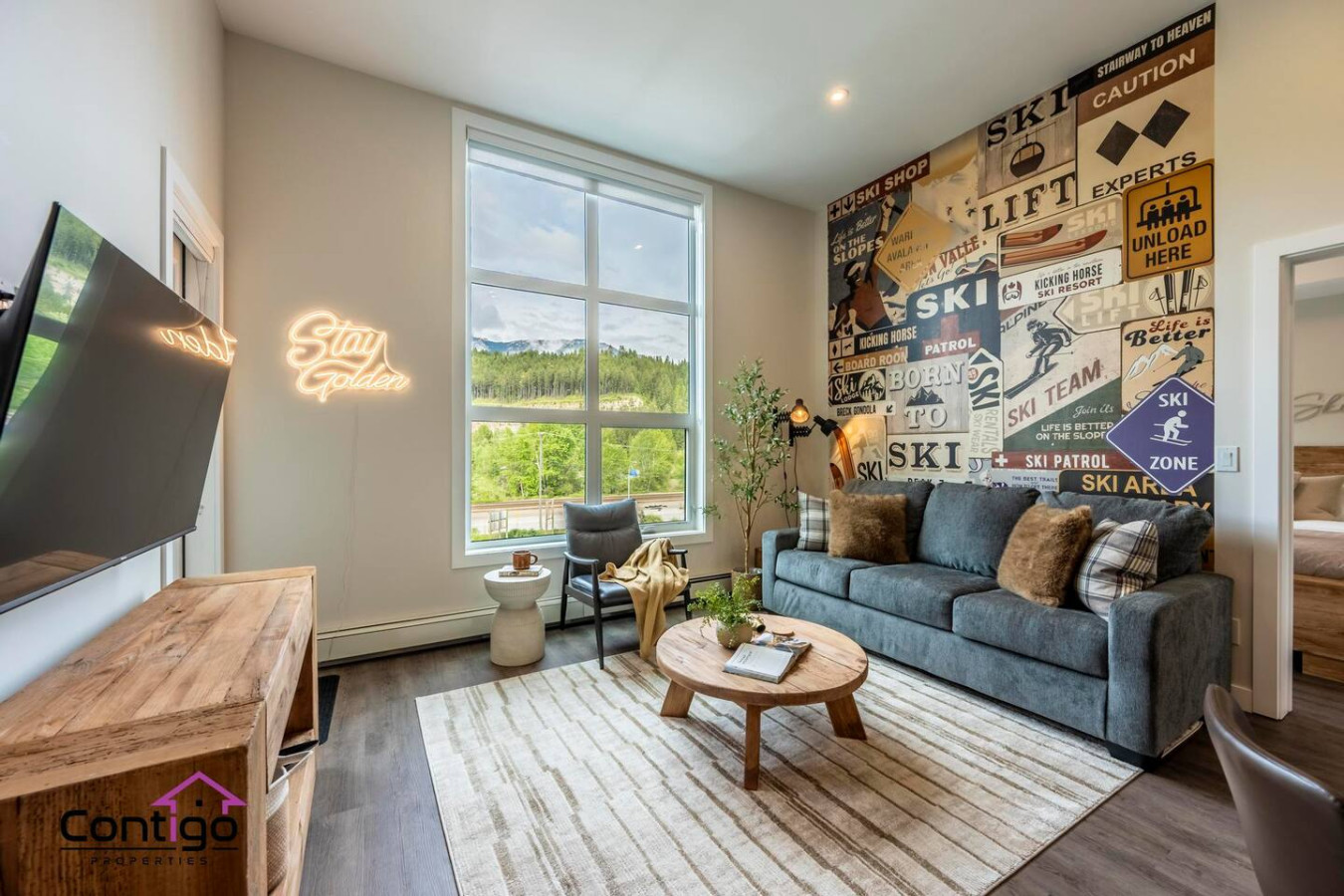 Mountain views & cozy vibes. Your perfect ski getaway awaits!
