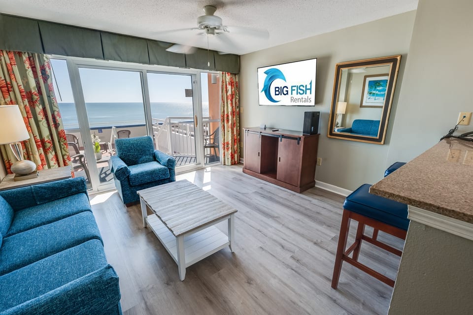Amazing Living Room with Stunning Views🌊☀️