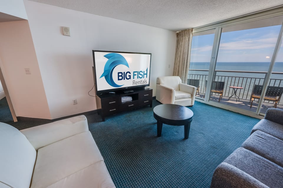 Amazing Living Room with Stunning Views🌊☀️