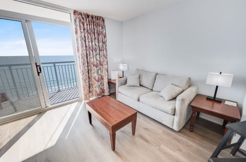 Living Room with Stunning Views🌊☀️
