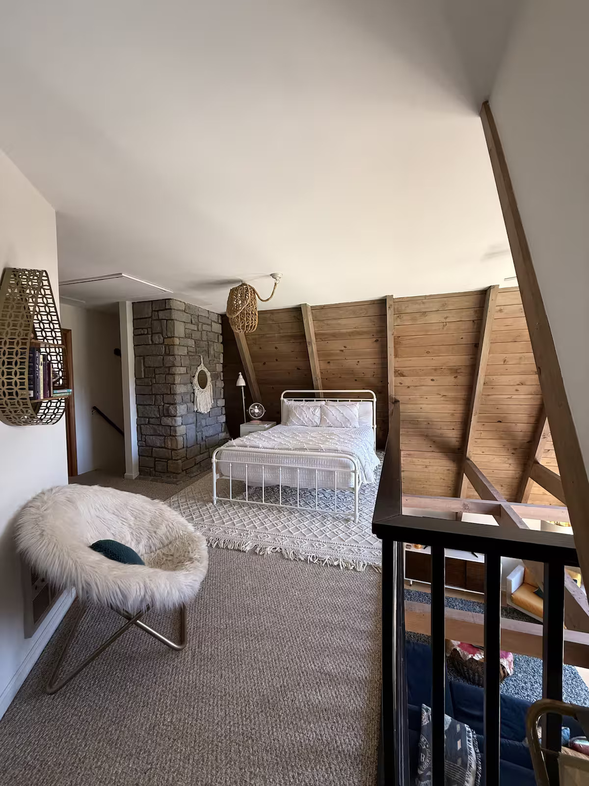 Upstairs/Loft - Queen