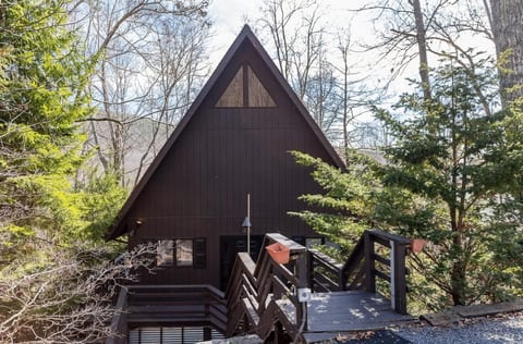 The Eagles Nest Captain’s Cabin w/ EV Charger image 1