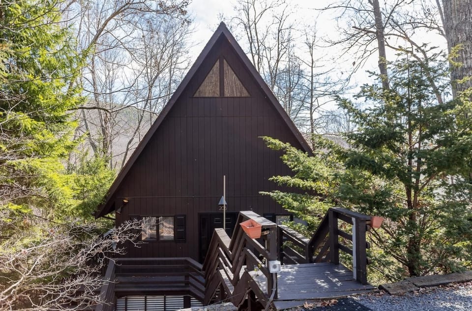 The Eagles Nest Captain’s Cabin w/ EV Charger image 1