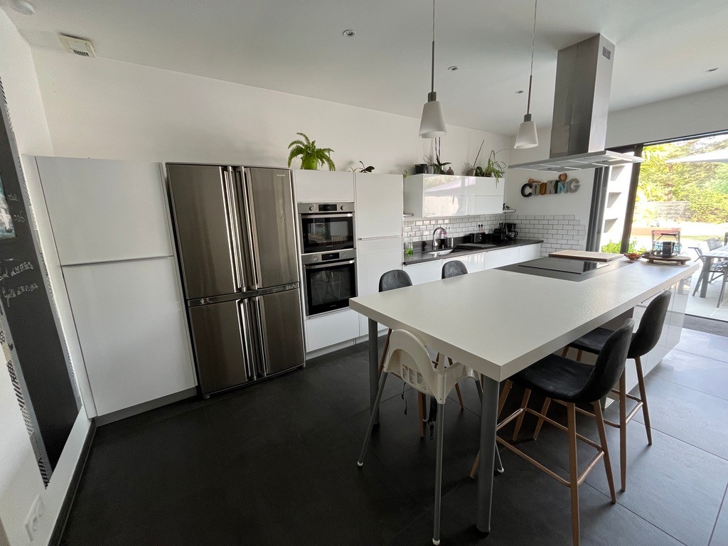 villa-5-chambres-au-calme-piscine-jacuzzi-amboise/