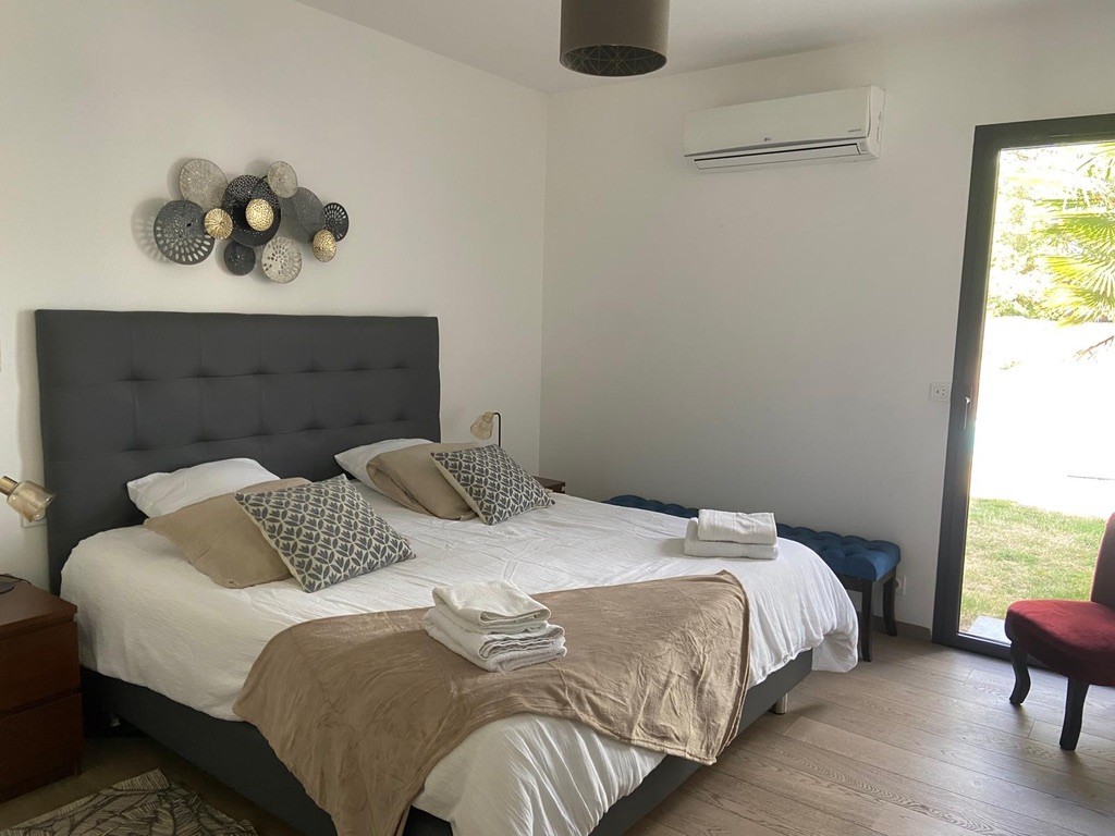 villa-5-chambres-au-calme-piscine-jacuzzi-amboise/