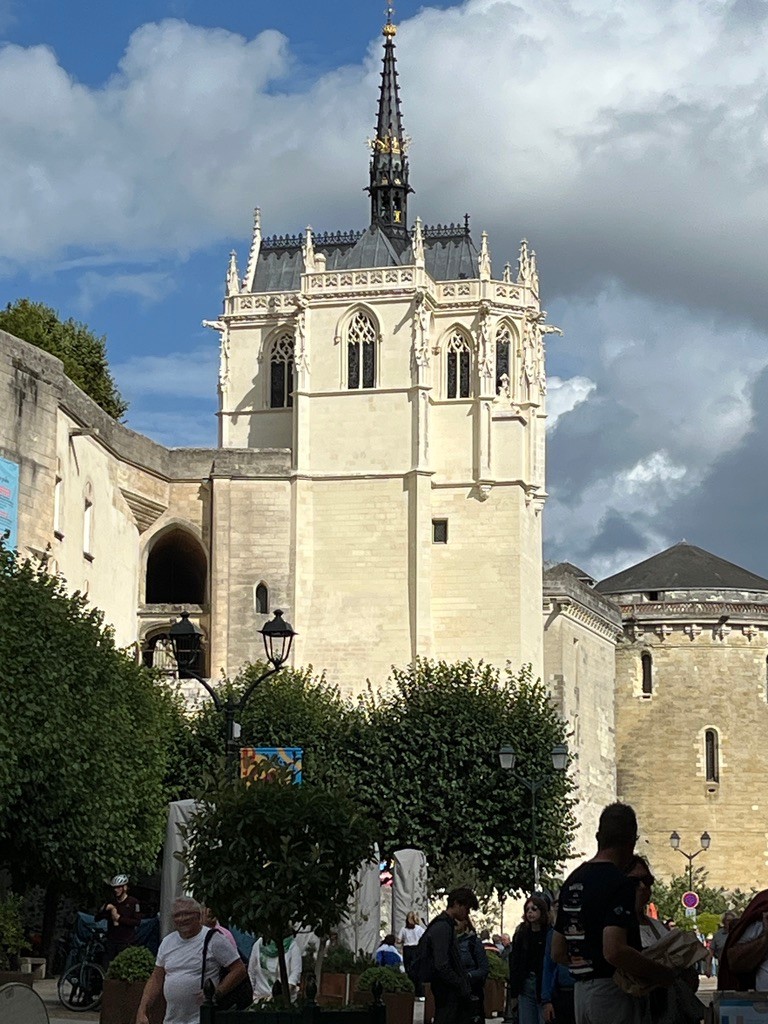 villa-5-chambres-au-calme-piscine-jacuzzi-amboise/