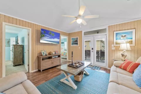 SUMMER COTTAGE BEACH HOUSE ON SHORE DRIVE