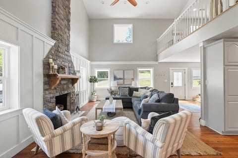 *Lakefrnt Deep Wtr w/Dock*10 Min to I-65*Fast WiFi
