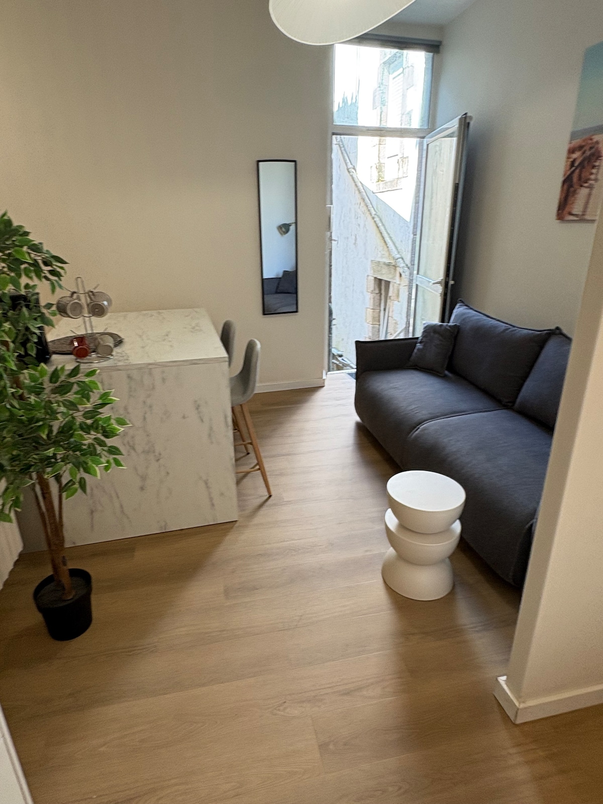 tibzh-:-vannes-downtown-private-entrance/