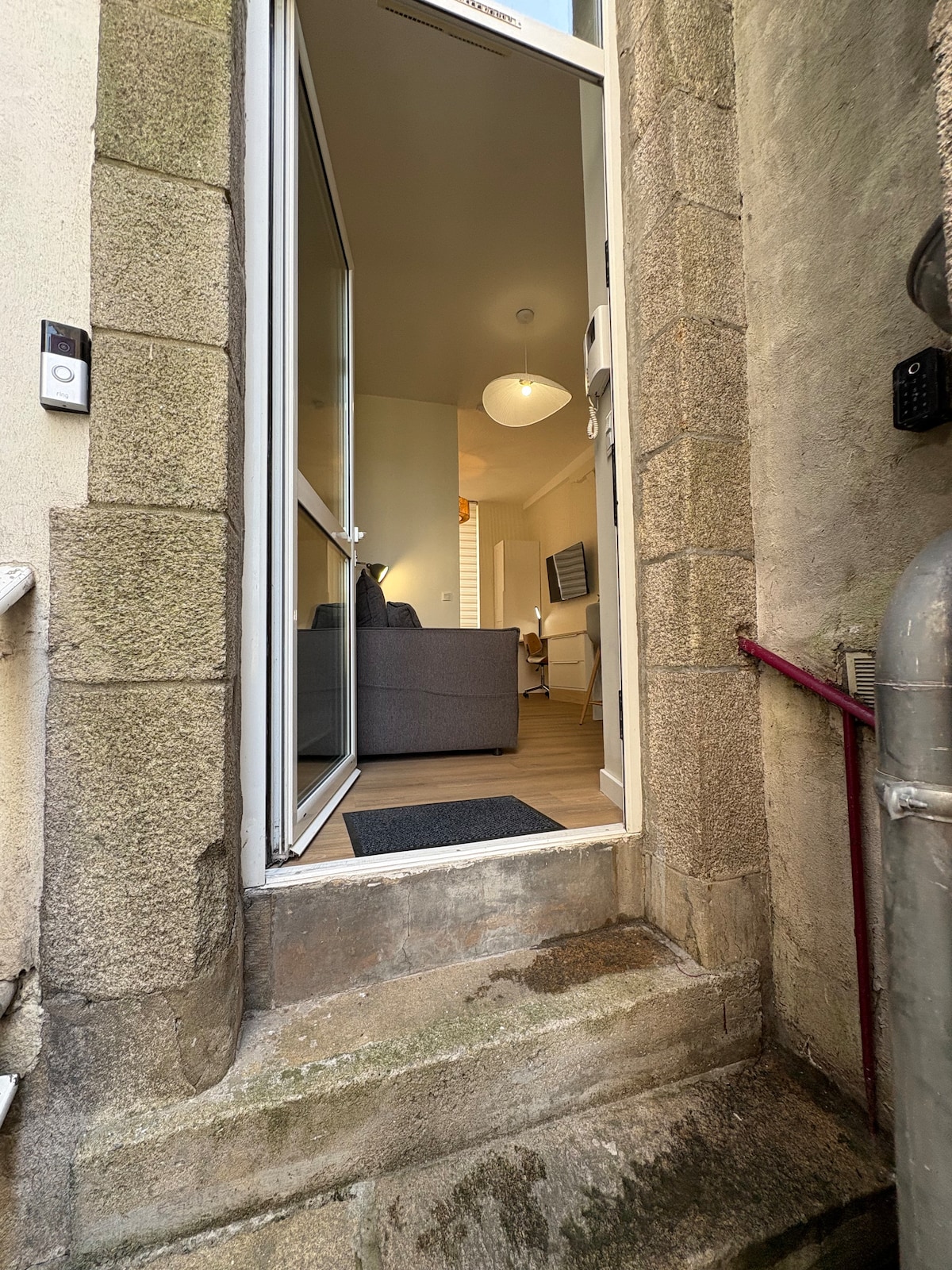 tibzh-:-vannes-downtown-private-entrance/