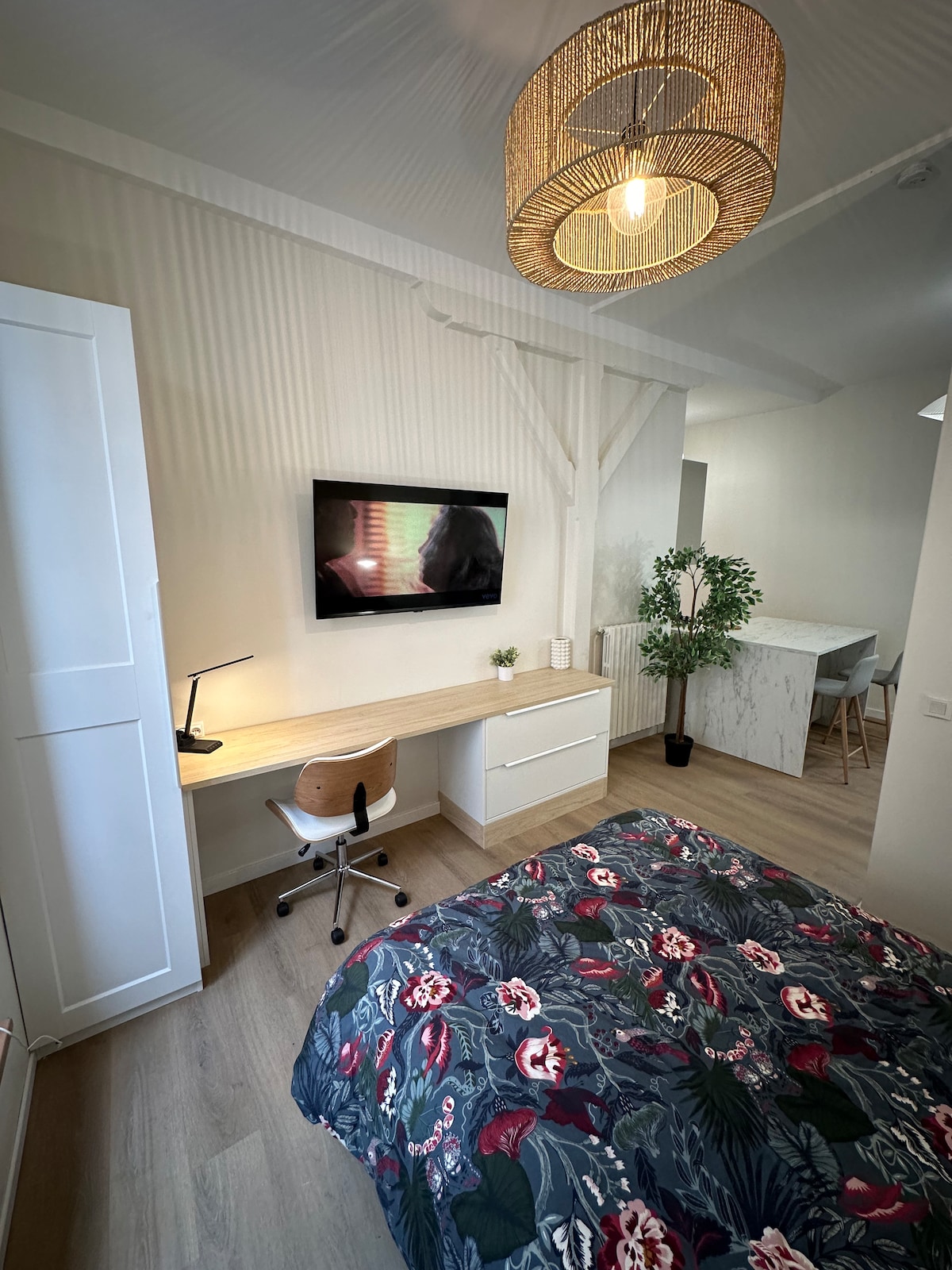 tibzh-:-vannes-downtown-private-entrance/