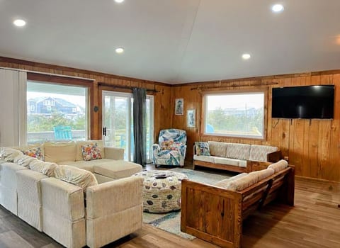 Second row from the beach, 4BR, and Pet friendly image 2