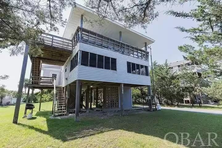 Second row from the beach, 4BR, and Pet friendly image 1