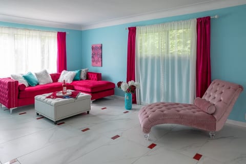Sophisticated Home in Affluent Univ. Heights image 3