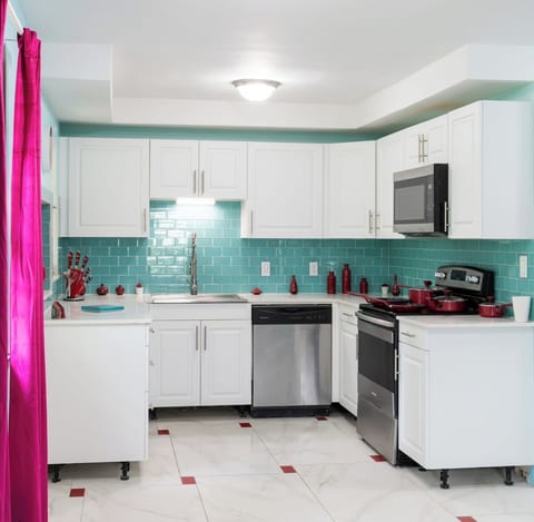 Sophisticated Home in Affluent Univ. Heights image 4