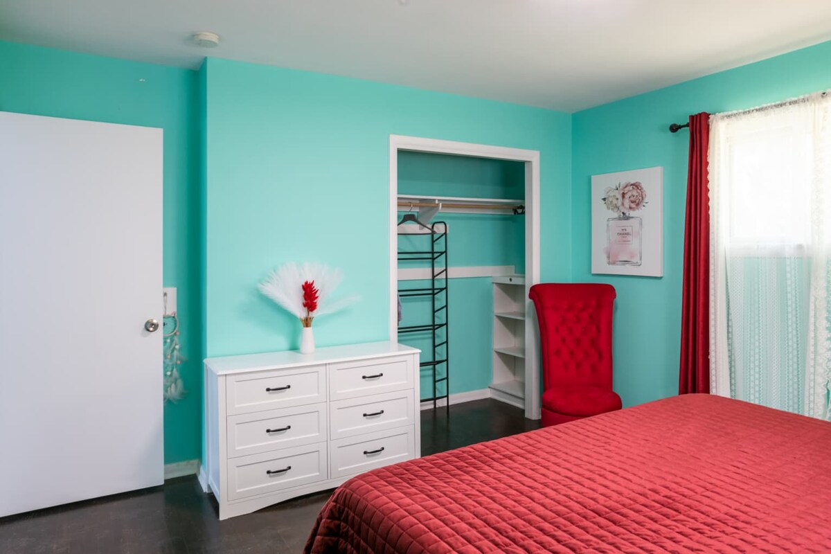 sophisticated-home-in-affluent-univ.-heights/