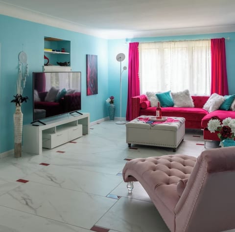 Sophisticated Home in Affluent Univ. Heights image 1