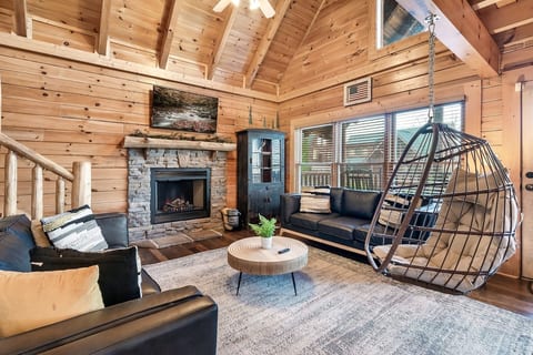 Serene Smoky Mountain Retreat-Close to Pkwy