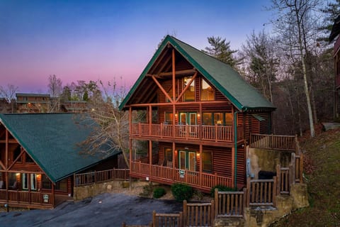 Serene Smoky Mountain Retreat-Close to Pkwy