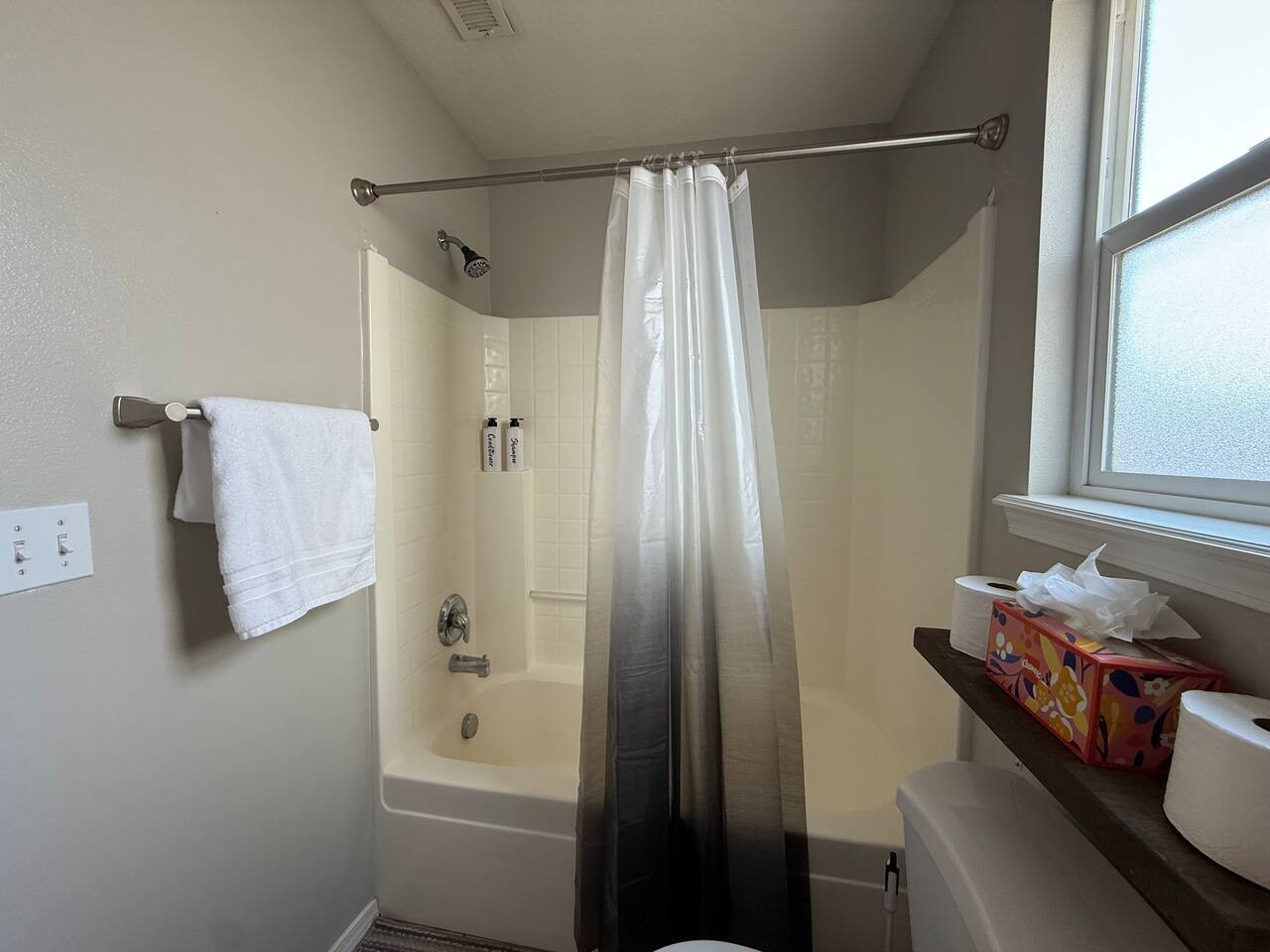 lovely-linda's-home-away-from-home-in-caldwell/