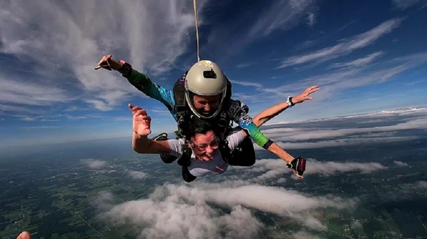 ma-and-pa's-"wild-at-heart"-cabin-outdoor-bath/