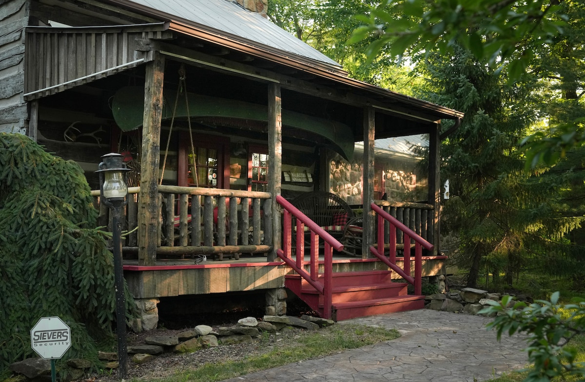 ma-and-pa's-"wild-at-heart"-cabin-outdoor-bath/