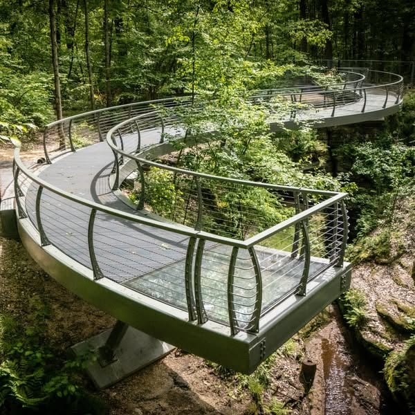 ma-and-pa's-"wild-at-heart"-cabin-outdoor-bath/