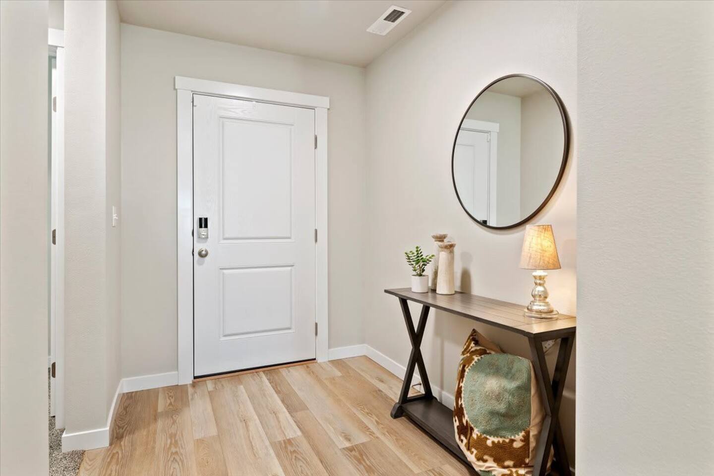 new-model-like-home-in-meridian-with-3-bedrooms/